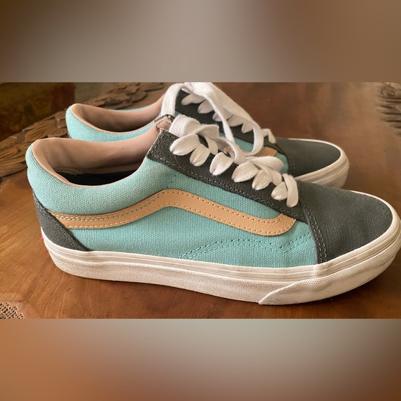 Kids Vans sneakers Size 4.5 Men’s 6 Women’s fun design - Picture 3 of 7